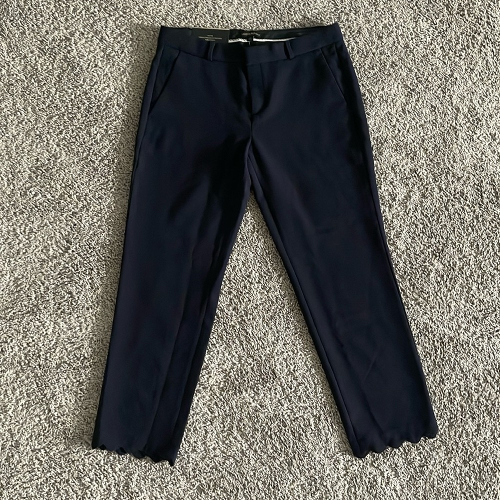 Banana republic Avery navy blue pants with scalloped hem size 6 new with tags